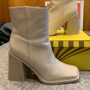 Circus Square toe boot